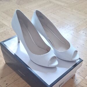 Nine West White Wedge Heels for Formal Occasions